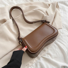 Load image into Gallery viewer, Retro Saddle Bag
